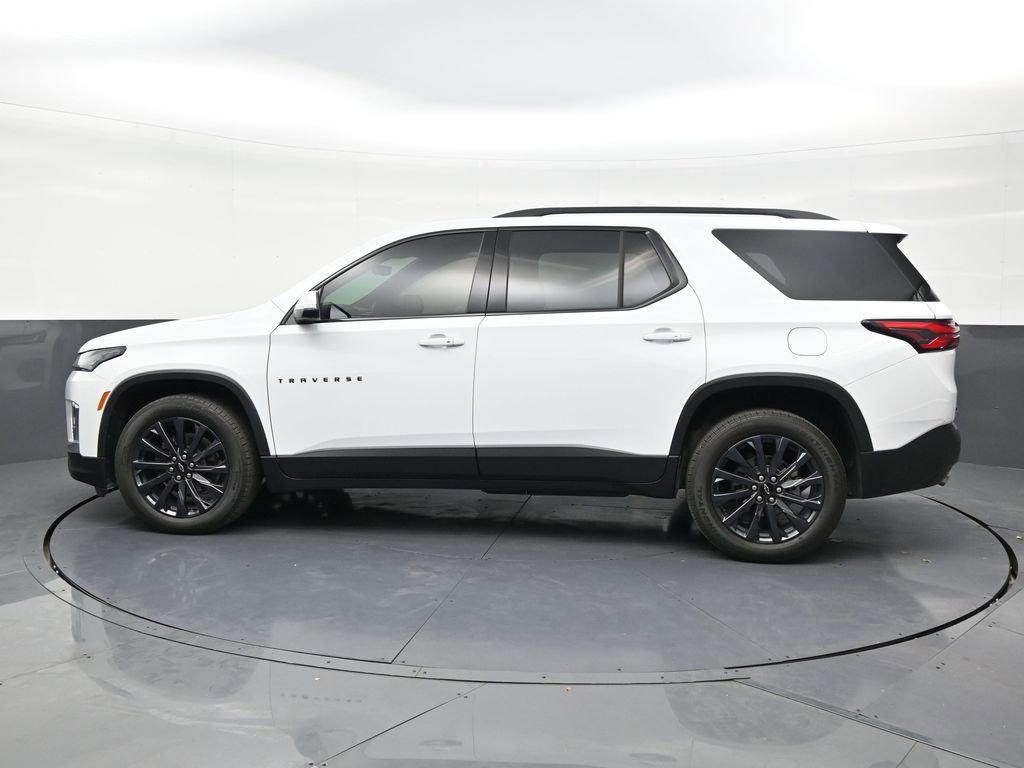 Used 2024 Chevrolet Traverse RS FWD image 2