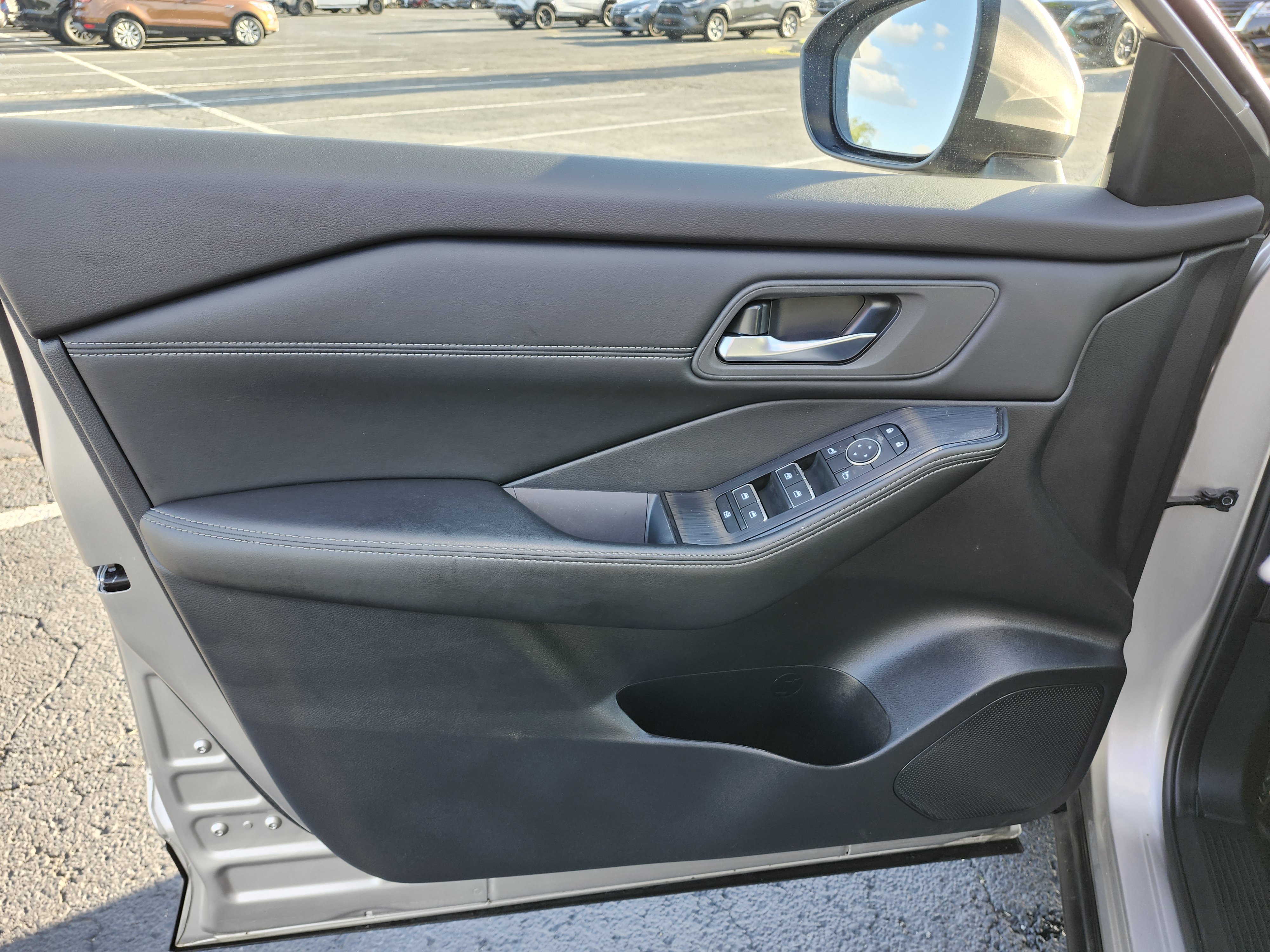 Used 2024 Nissan Rogue SL AWD/4WD image 21