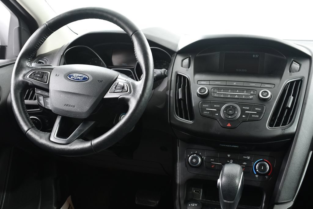Used 2018 Ford Focus SE w/ Cold Weather Package FWD image 8
