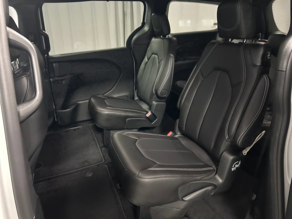 New 2027 Chrysler Pacifica Select w/ Family Tech Group FWD image 20