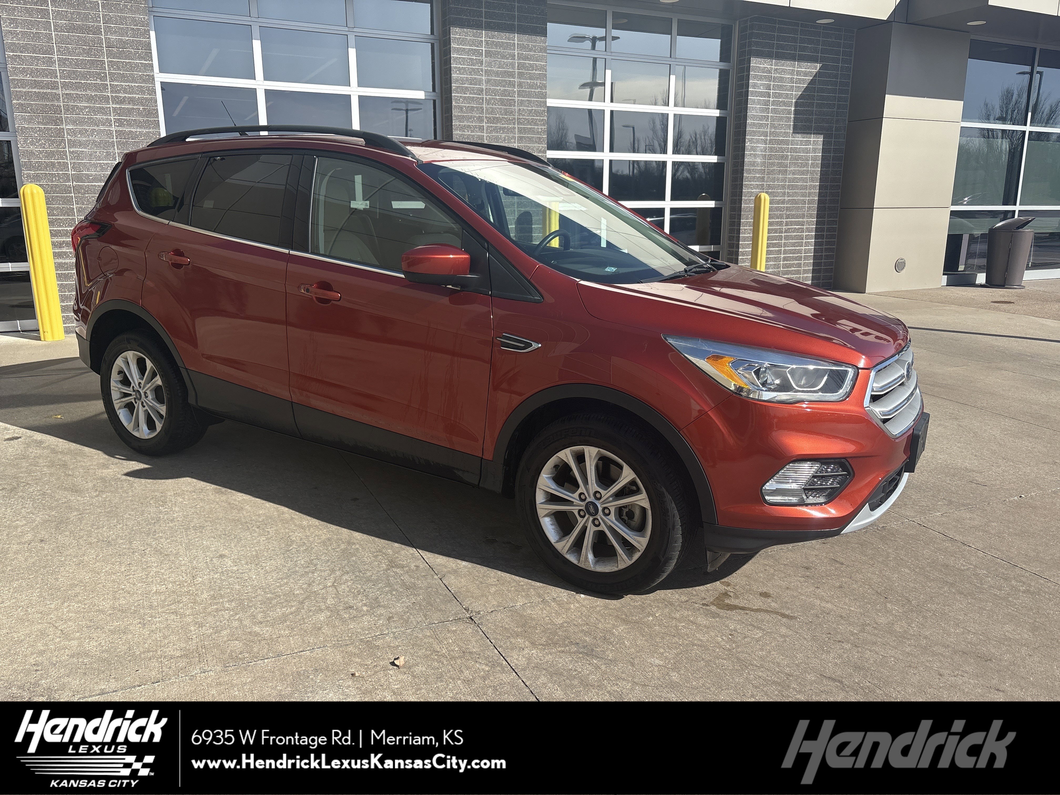 Used 2019 Ford Escape SEL image 1