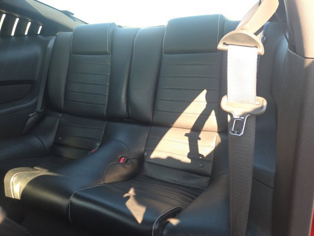 Used 2010 Ford Mustang Coupe RWD image 17