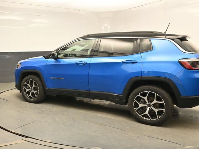 Used 2025 Jeep Compass Limited AWD/4WD image 4