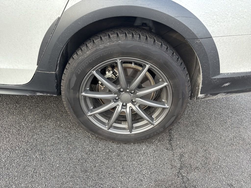 Used 2023 Volvo V90 B6 Cross Country Ultimate w/ Climate Package image 6