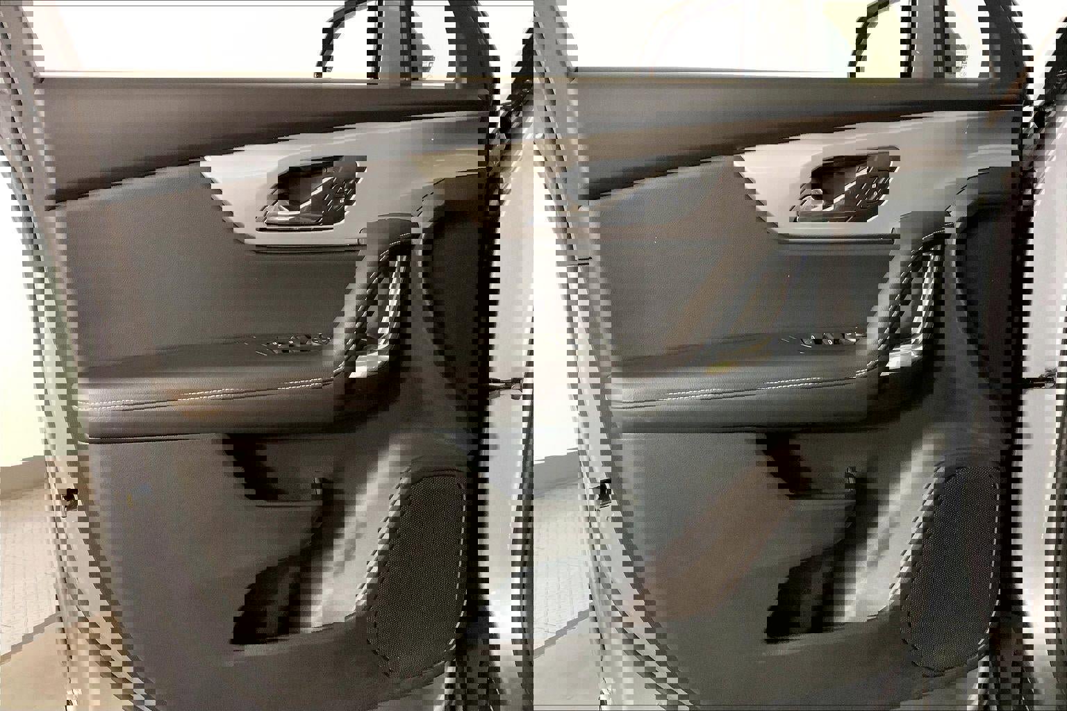 Used 2025 Chevrolet Blazer LT image 24