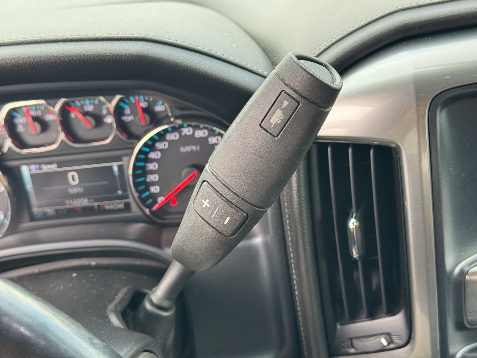 Used 2015 Chevrolet Silverado 1500 LTZ RWD image 19