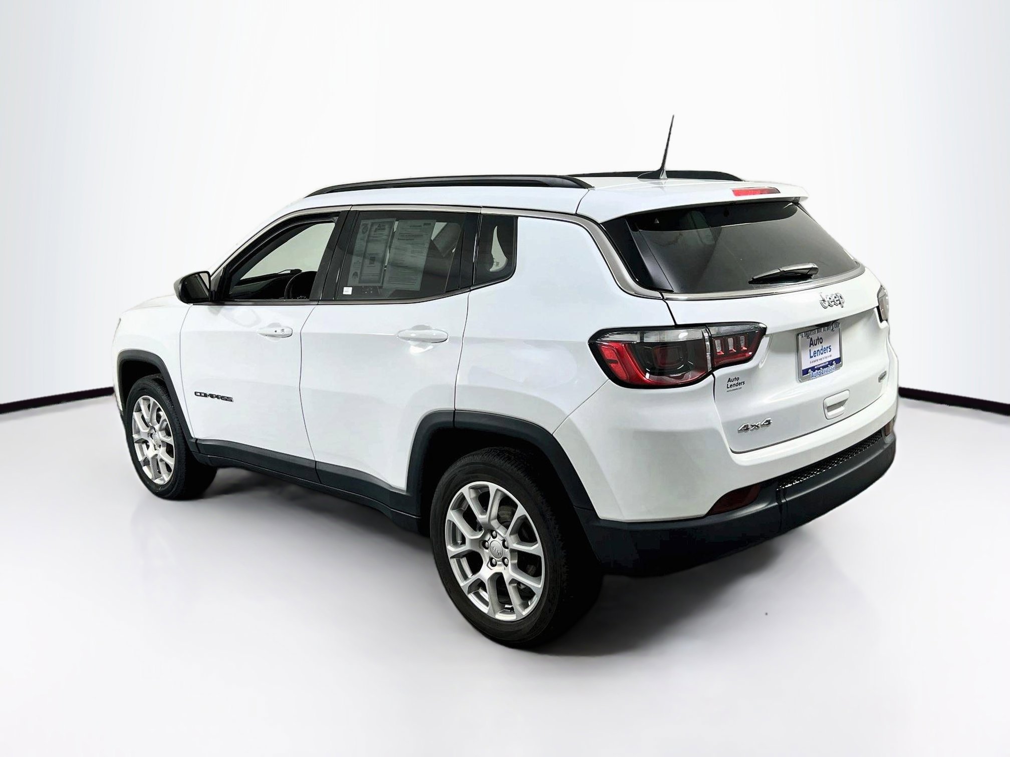 Used 2022 Jeep Compass Latitude w/ Sun and Sound Group AWD/4WD image 7