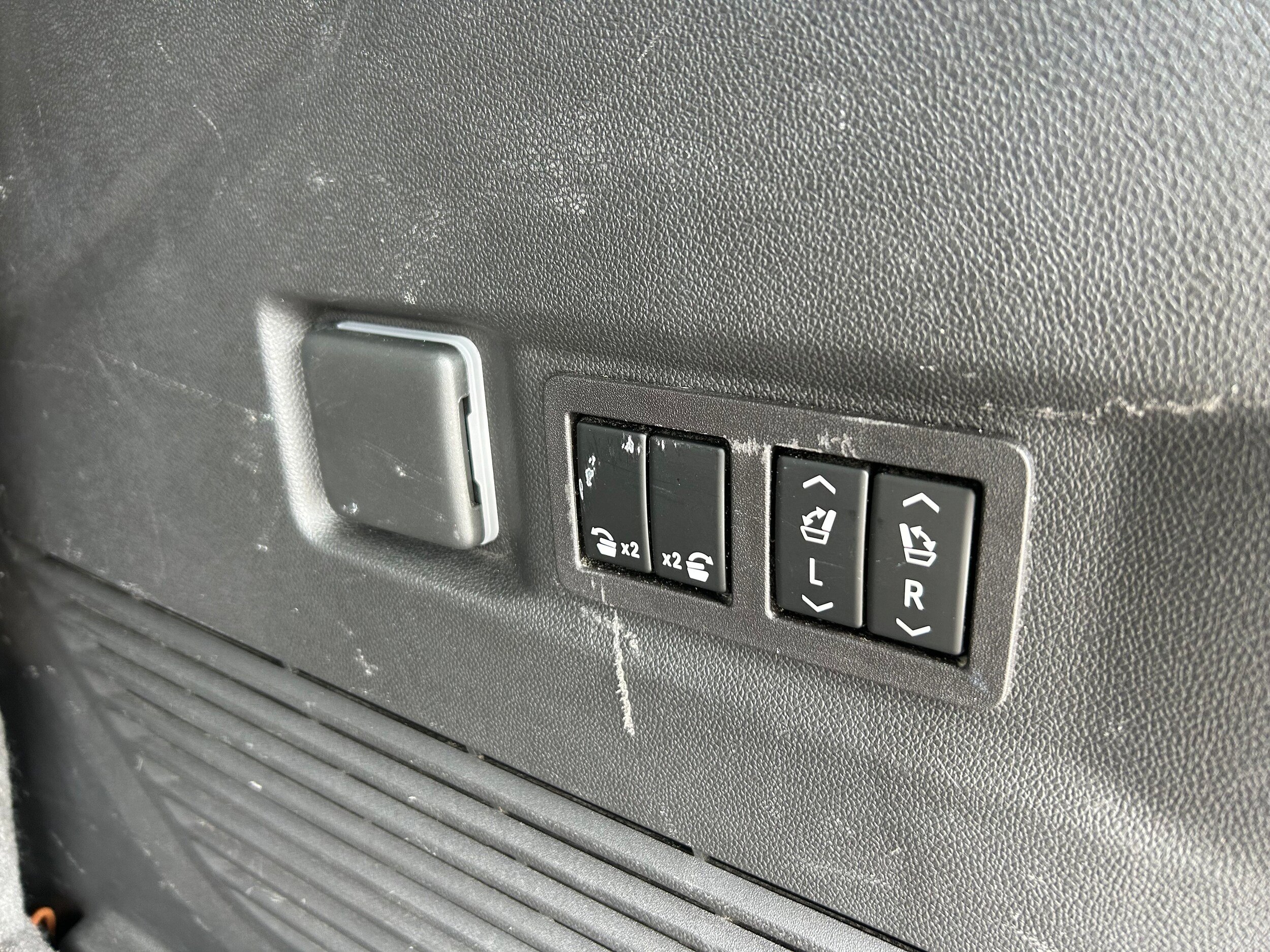 Used 2023 Chevrolet Tahoe High Country AWD/4WD image 11