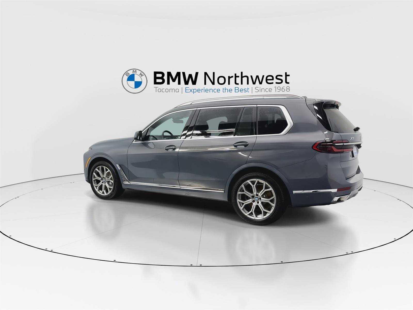 Used 2025 BMW X7 xDrive40i w/ Climate Comfort Package image 2