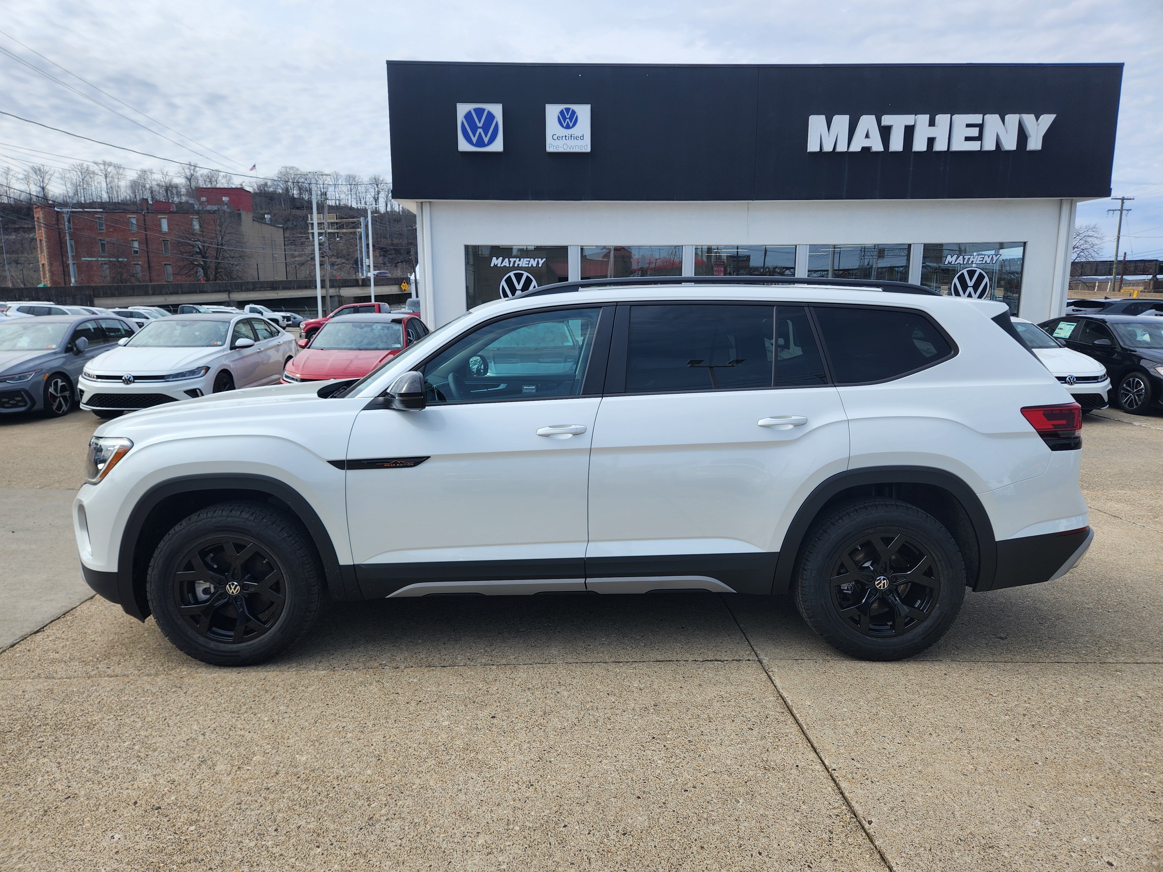 Used 2026 Volkswagen Atlas Peak Edition AWD/4WD image 3