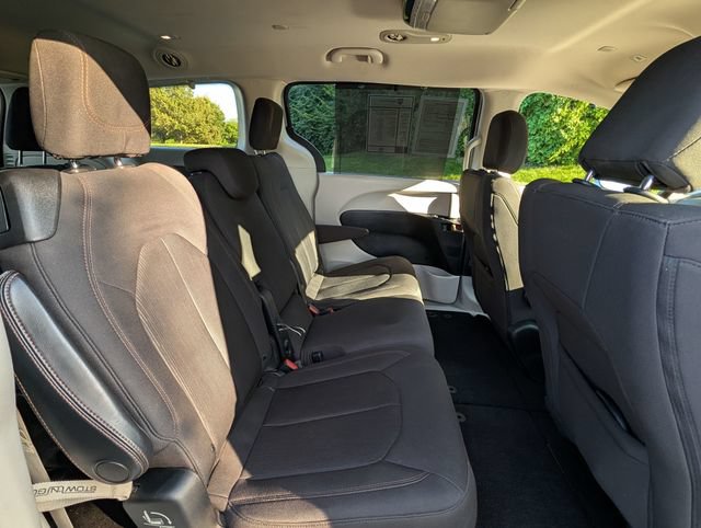 Used 2019 Chrysler Pacifica Touring Plus w/ Tire & Wheel Group FWD image 31