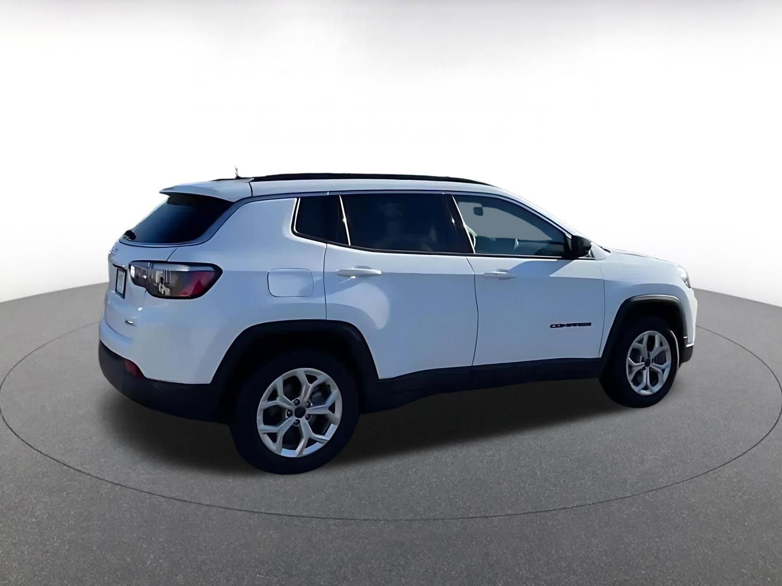 Used 2025 Jeep Compass Latitude AWD/4WD image 15