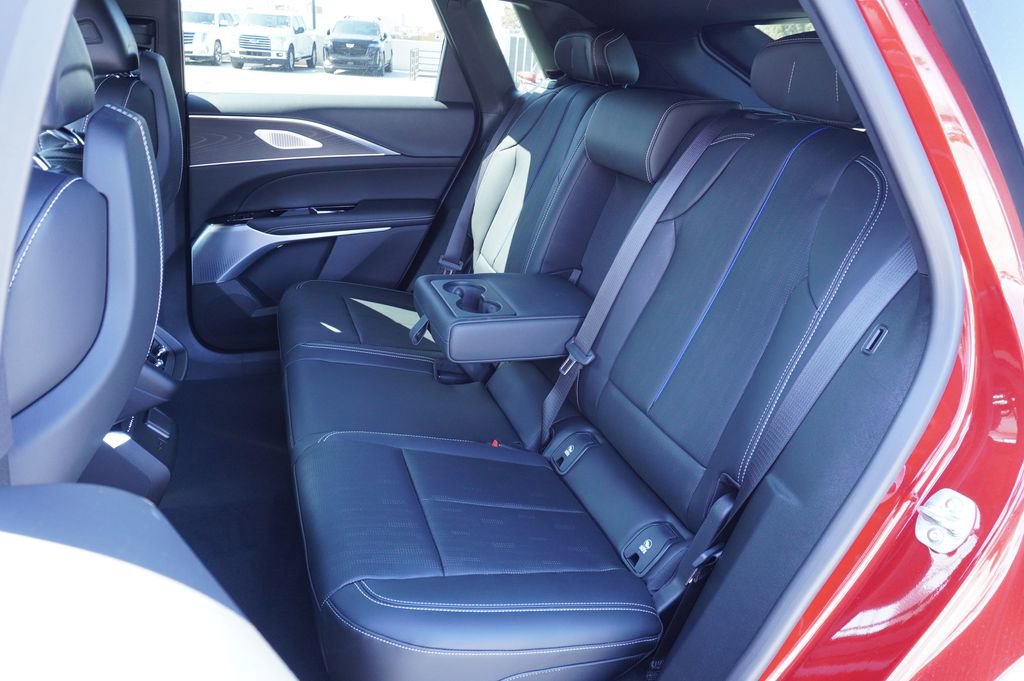 New 2025 Cadillac Lyriq Luxury image 8