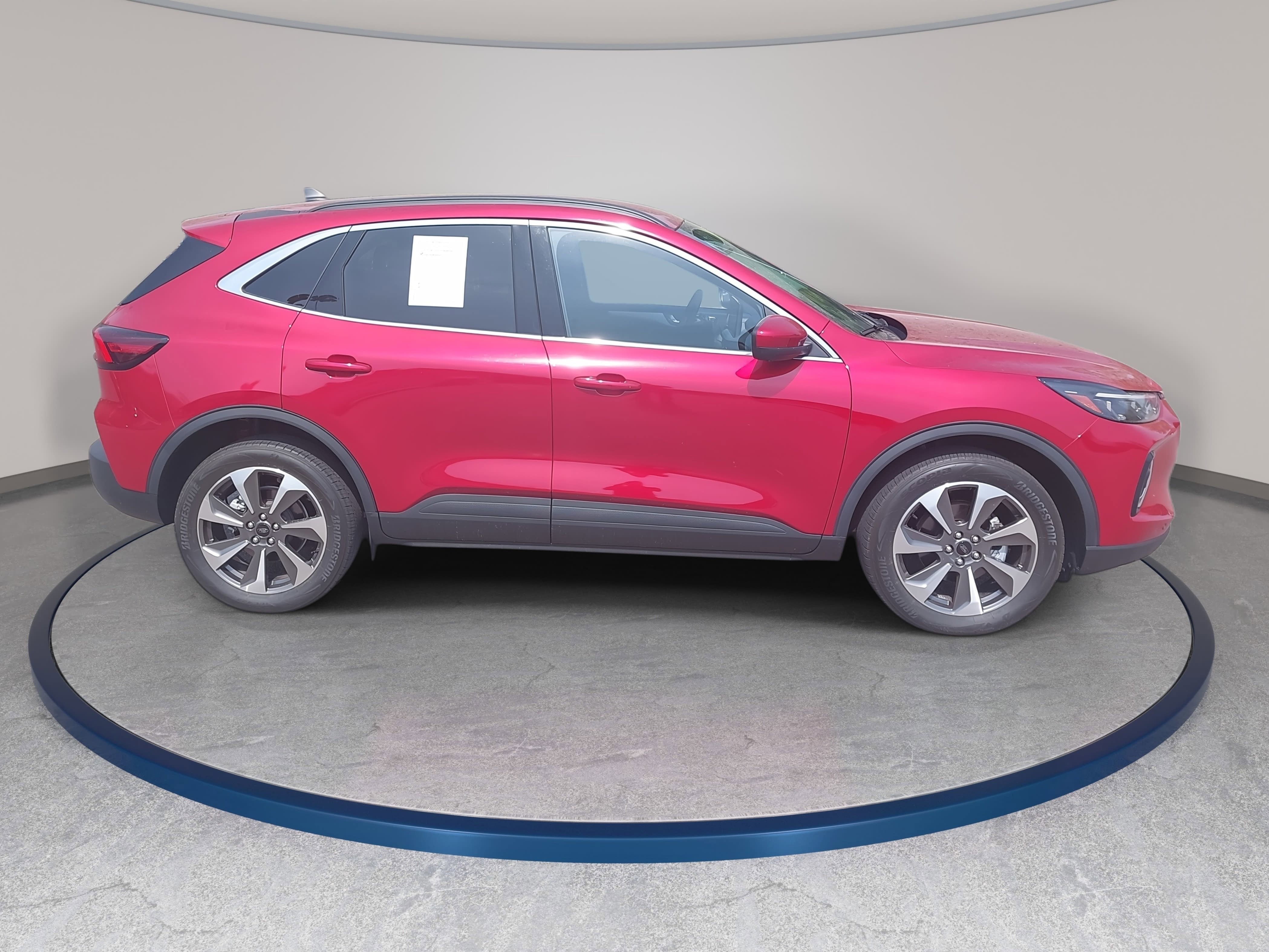 Used 2023 Ford Escape Platinum AWD/4WD image 4