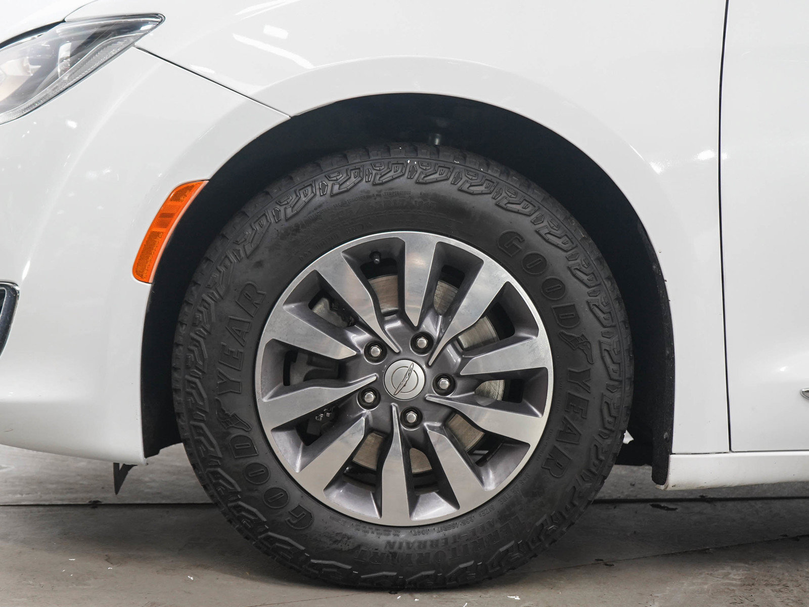 Used 2020 Chrysler Pacifica Touring-L Plus FWD image 33
