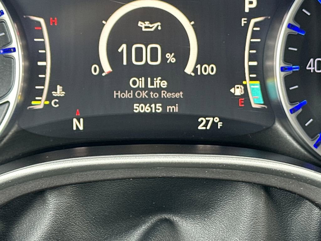 Used 2024 Chrysler Pacifica Touring-L image 21