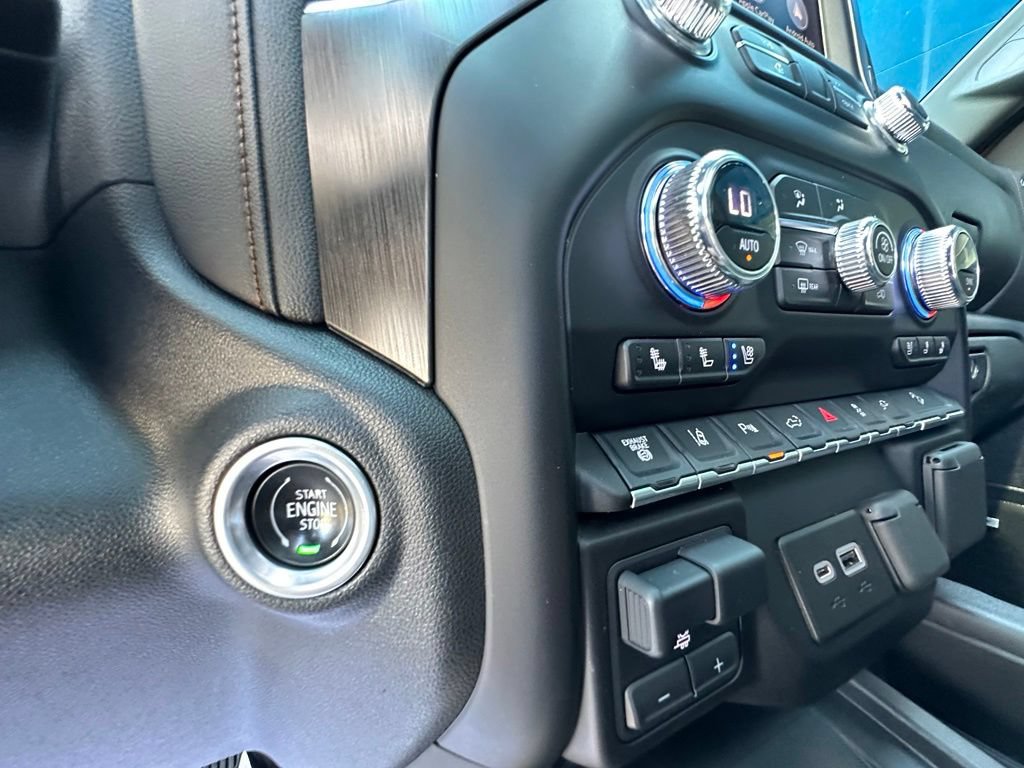 Used 2023 GMC Sierra 2500 AT4 w/ AT4 Preferred Package AWD/4WD image 37