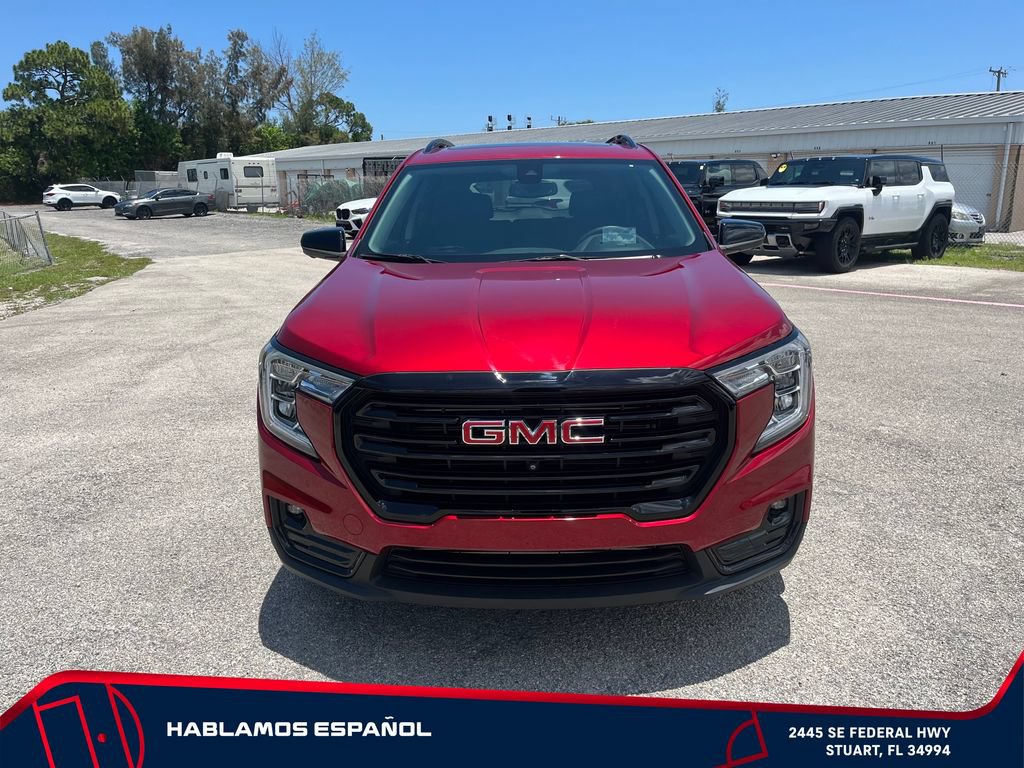 Used 2024 GMC Terrain SLT w/ Tech Package FWD image 2
