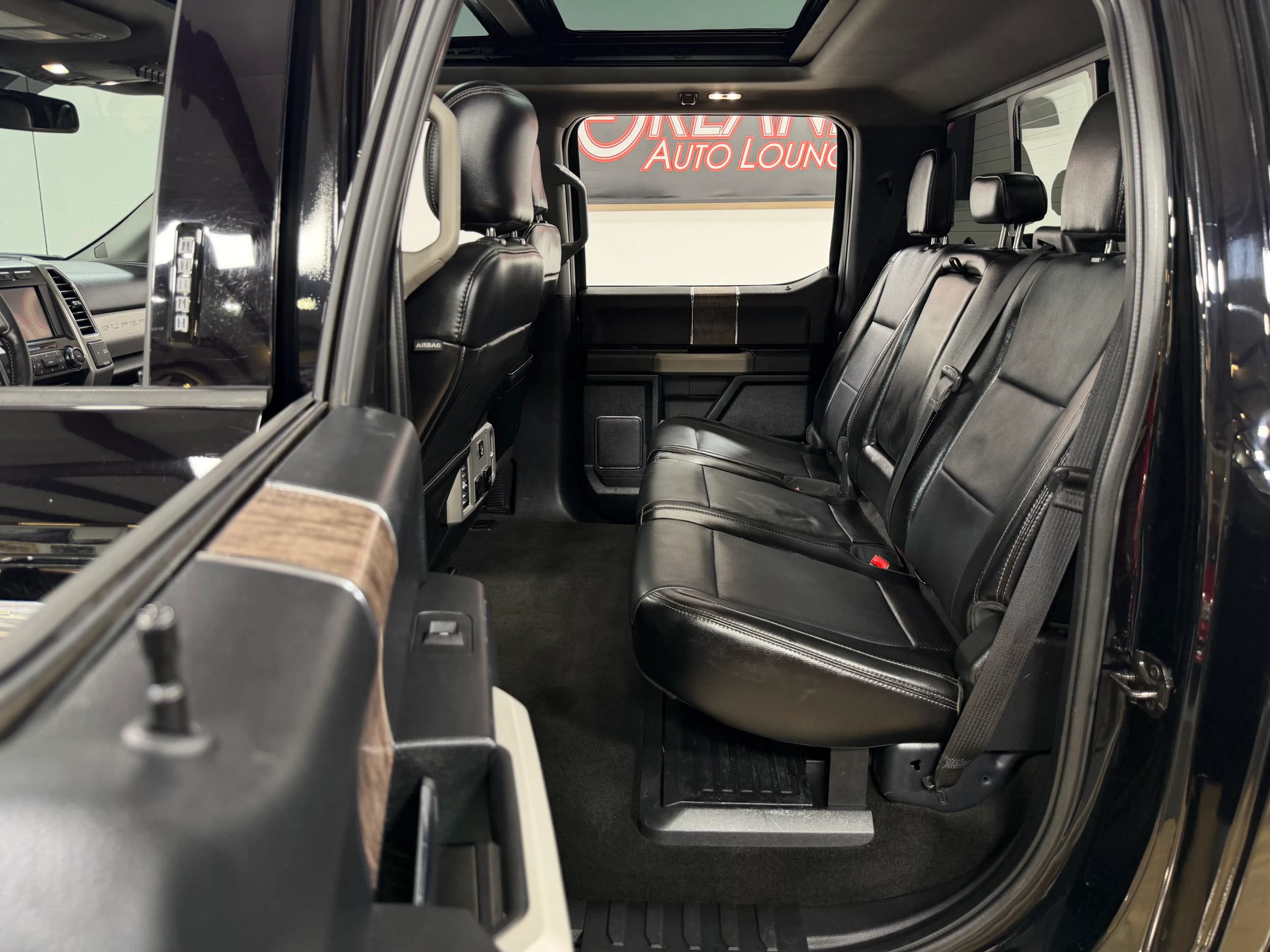 Used 2017 Ford F250 Lariat w/ Lariat Ultimate Package AWD/4WD image 17