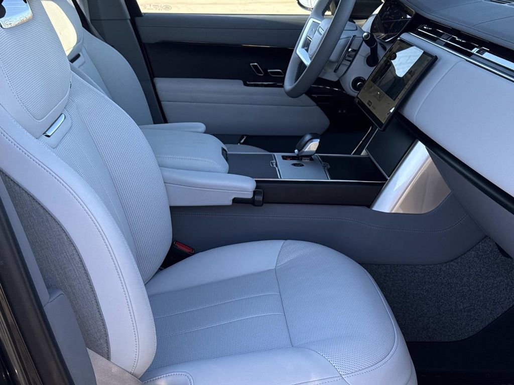 New 2025 Land Rover Range Rover SV image 5
