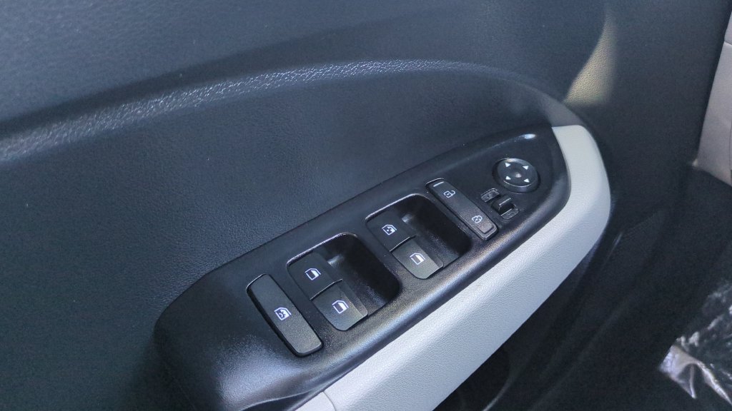 Certified 2024 Hyundai Venue SEL FWD image 18
