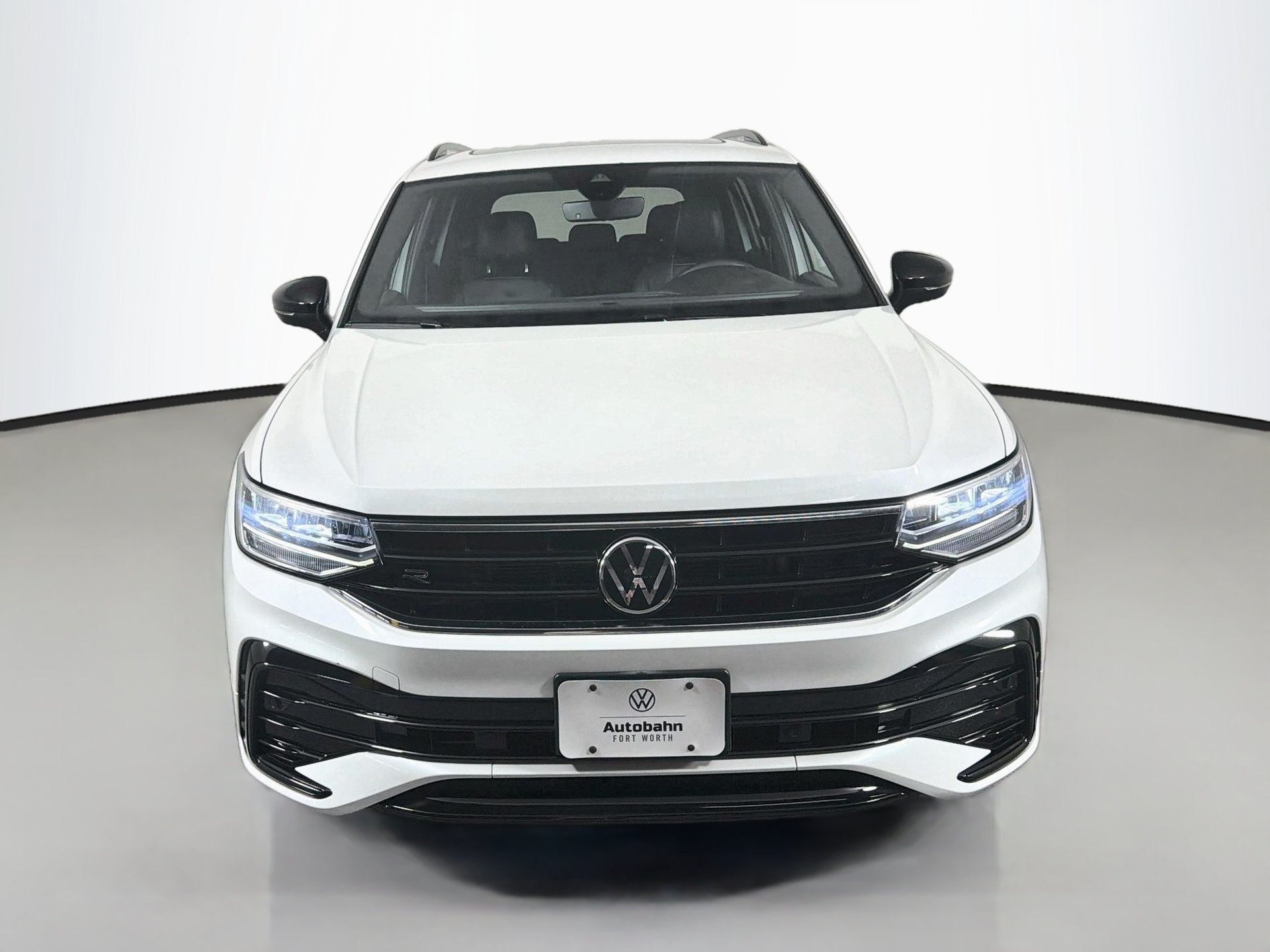 Used 2023 Volkswagen Tiguan SE R-Line FWD image 2