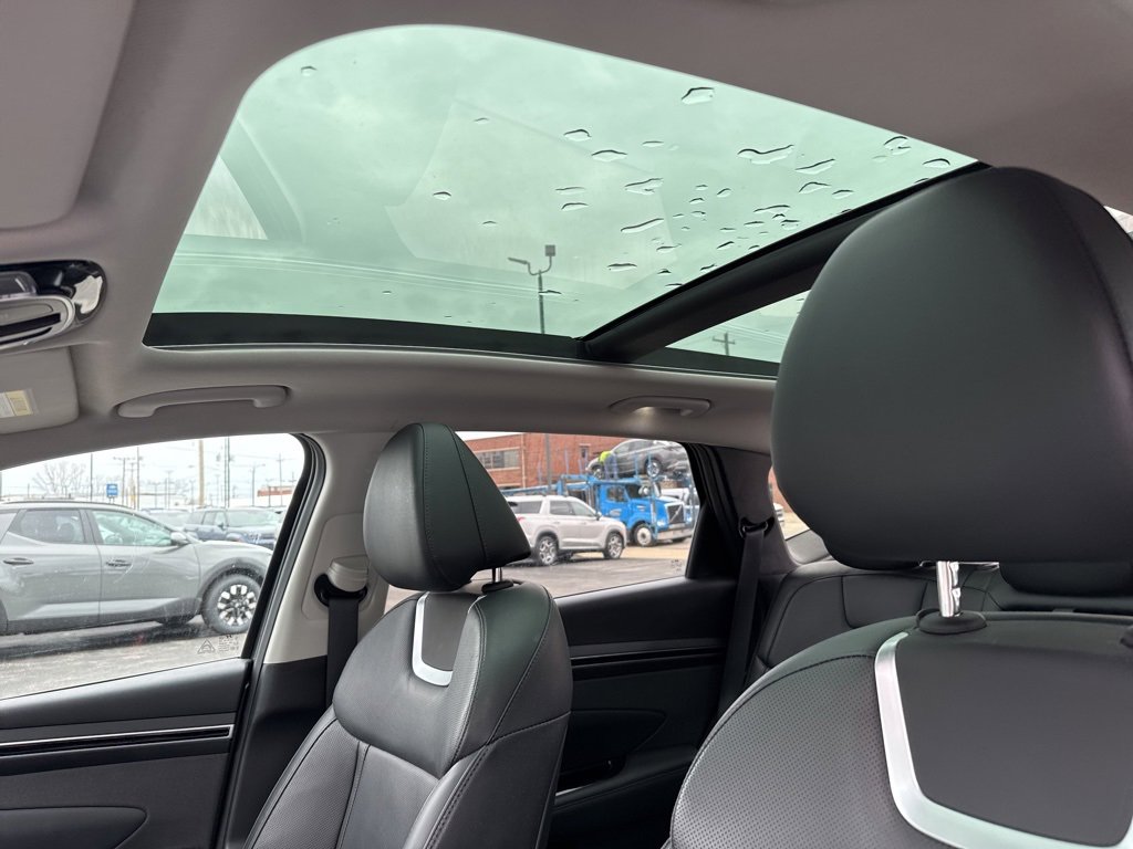 Used 2022 Hyundai Tucson Limited w/ Cargo Package image 15