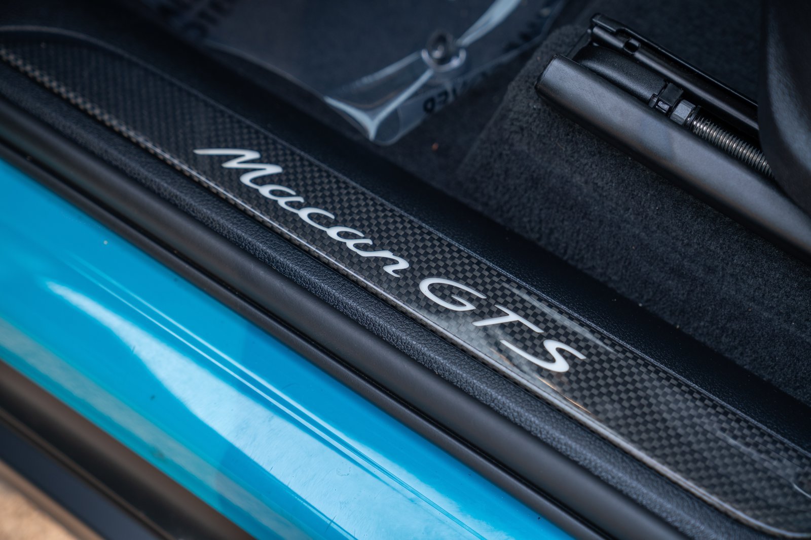 Certified 2024 Porsche Macan GTS AWD/4WD image 12
