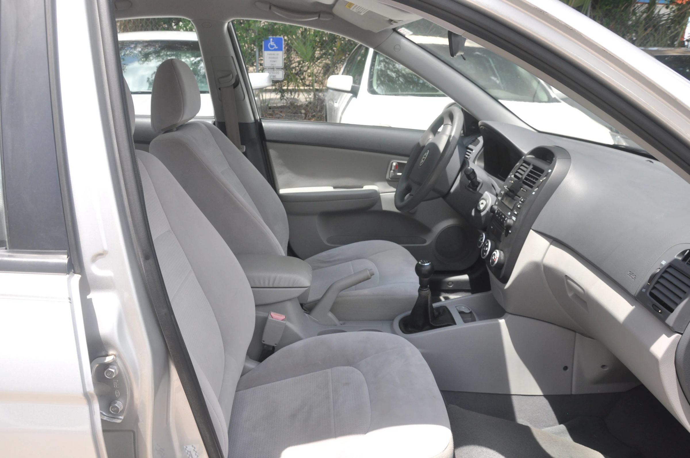 Used 2009 Kia Spectra LX FWD image 31