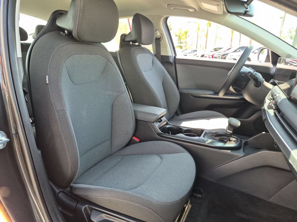 Used 2025 Kia K4 FWD image 31