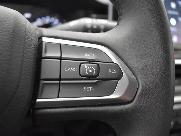 Used 2024 Jeep Compass Latitude image 23