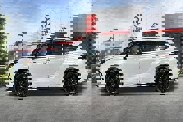 Used 2025 Toyota Highlander XSE image 10