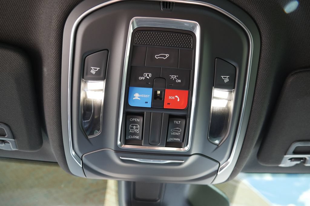 Used 2025 Jeep Grand Cherokee Laredo X w/ Luxury Tech Group I AWD/4WD image 20