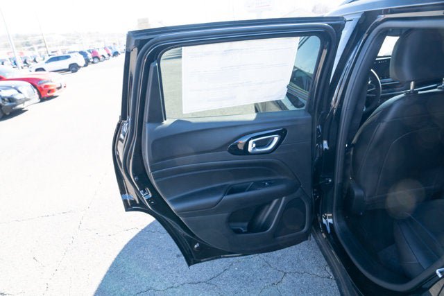 New 2026 Jeep Compass Latitude AWD/4WD image 11