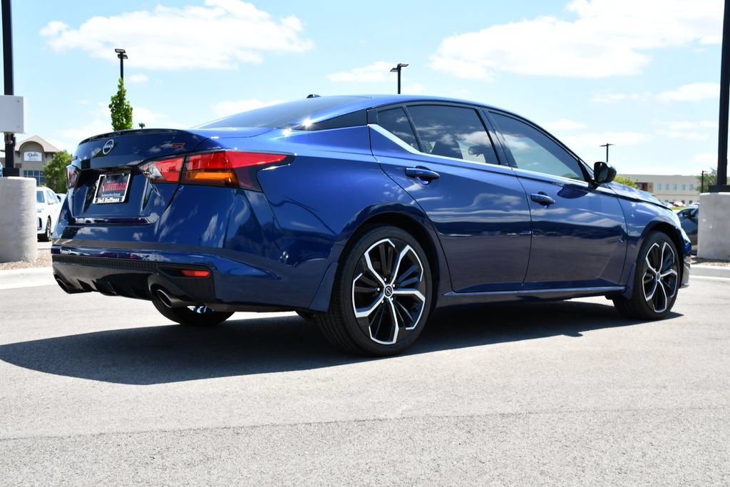 Used 2024 Nissan Altima 2.5 SR w/ SR Premium Package FWD image 7