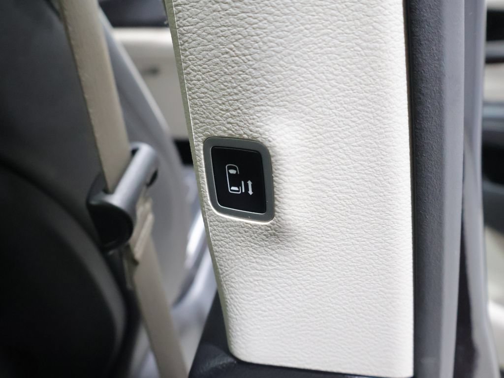 Certified 2024 Chrysler Pacifica Limited FWD image 26