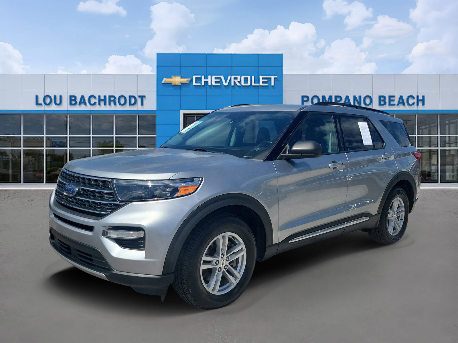 Used 2023 Ford Explorer XLT w/ Equipment Group 202A image 3