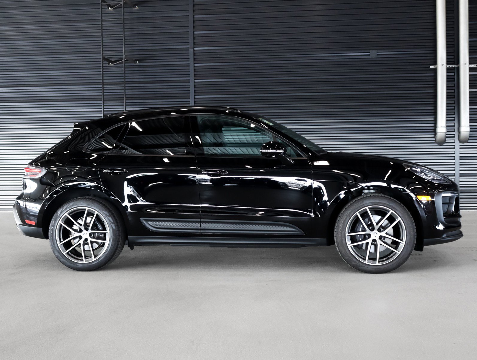 Certified 2025 Porsche Macan image 11