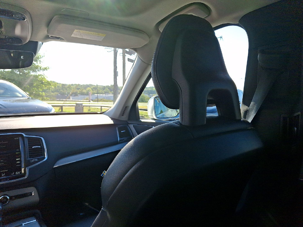 Used 2021 Volvo XC90 T5 Momentum w/ Climate Package FWD image 11