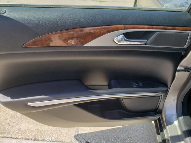 Used 2016 Lincoln MKZ FWD image 13