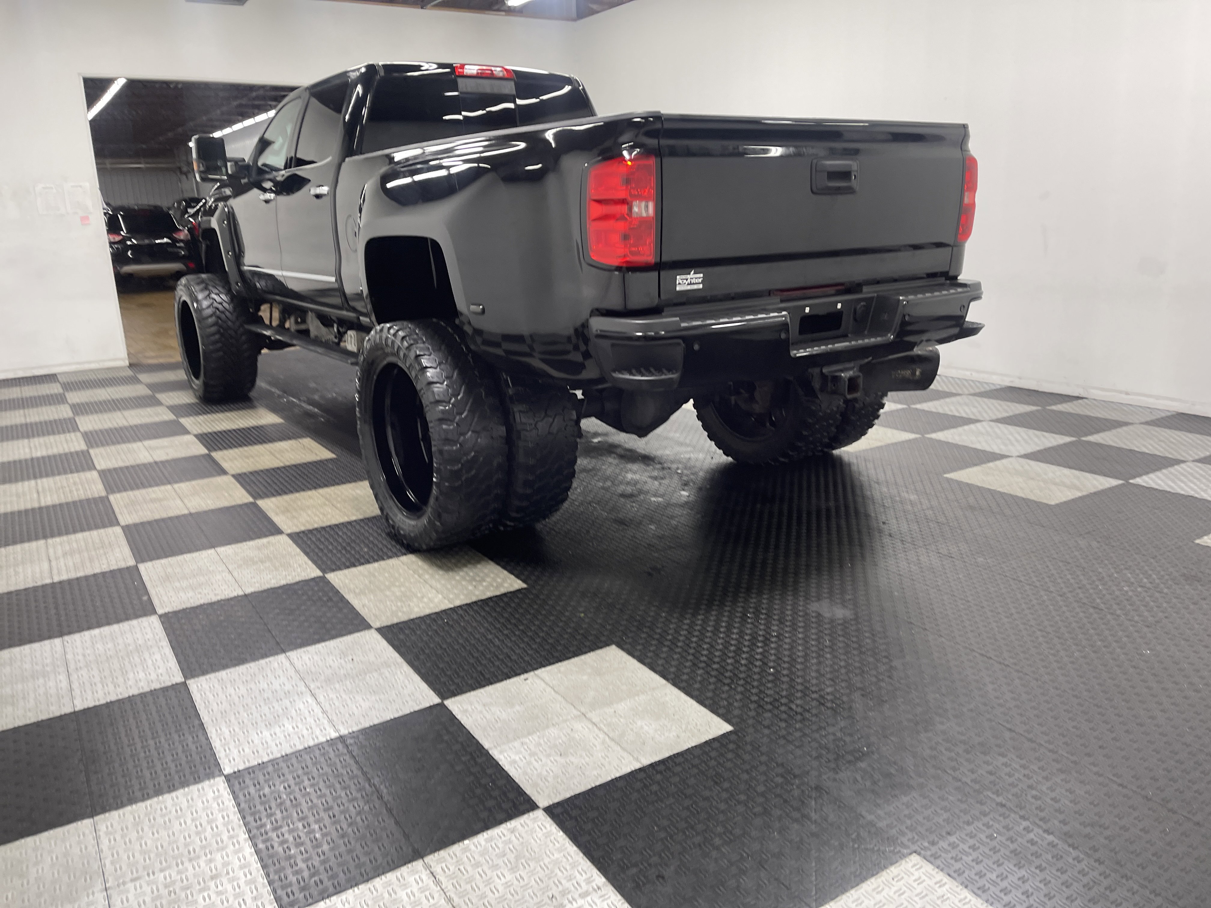 Used 2015 GMC Sierra 3500 Denali w/ Duramax Plus Package image 2