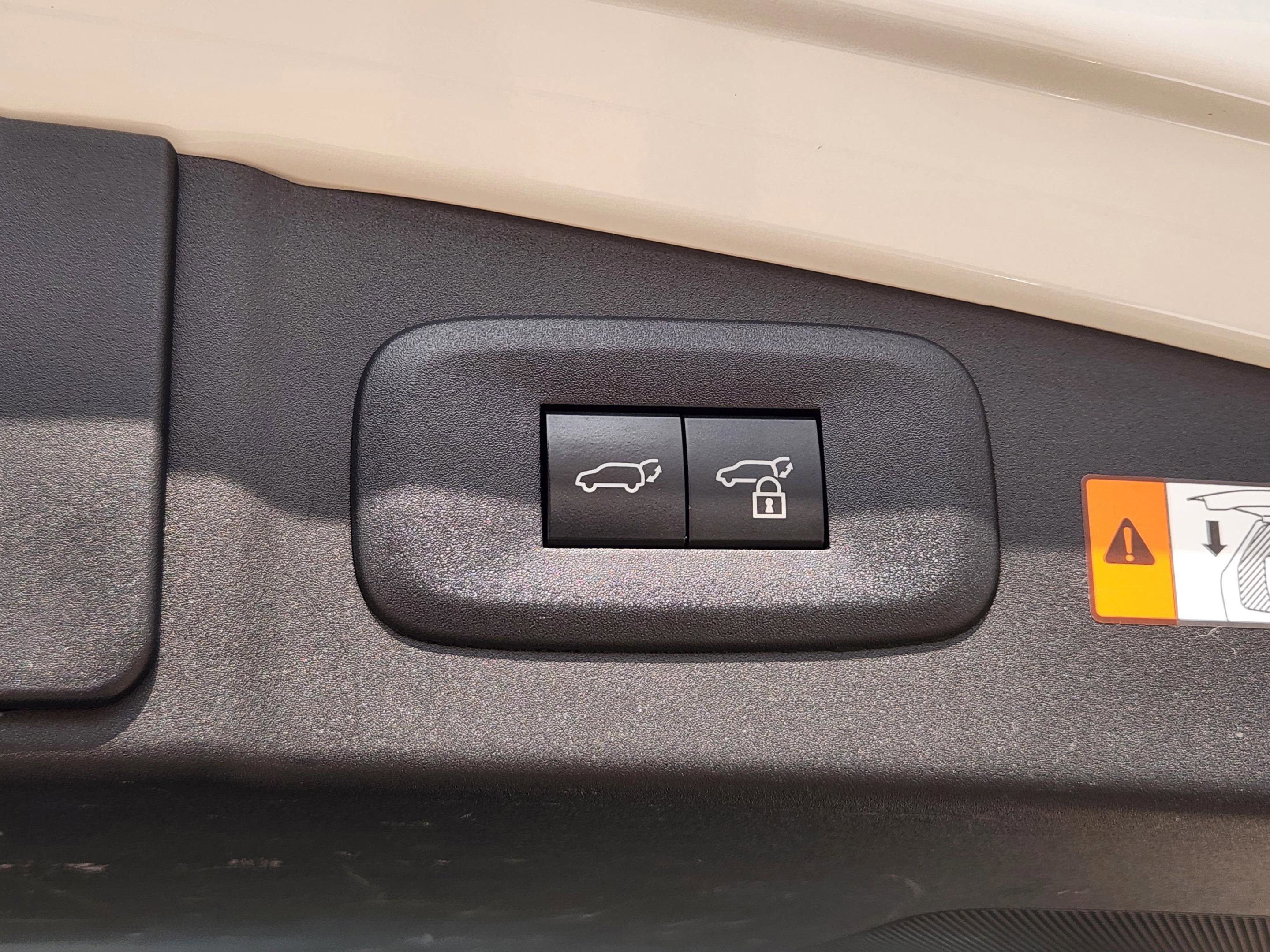 Used 2023 Lexus RZ 450e Premium w/ Accessory Package (Z1) image 34