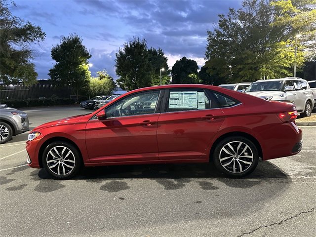 New 2025 Volkswagen Jetta SE image 2