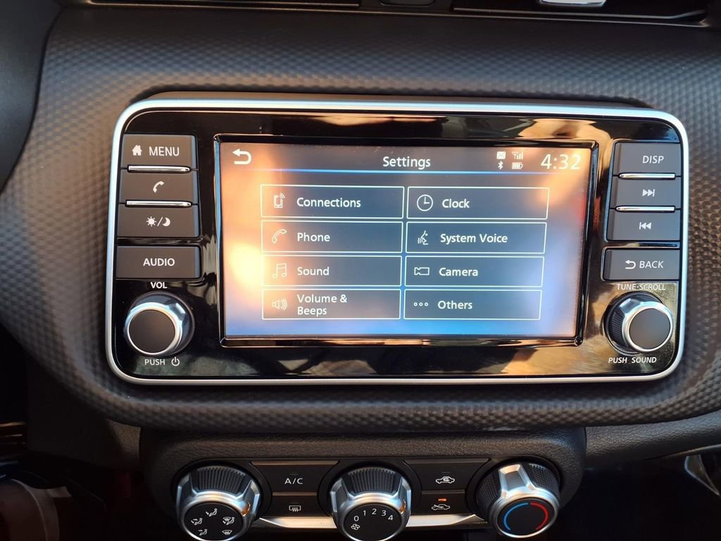 Certified 2025 Nissan Kicks Play S image 7