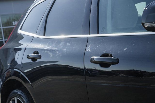 Certified 2023 Volvo XC60 B6 Ultimate w/ Protection Package Premier image 16