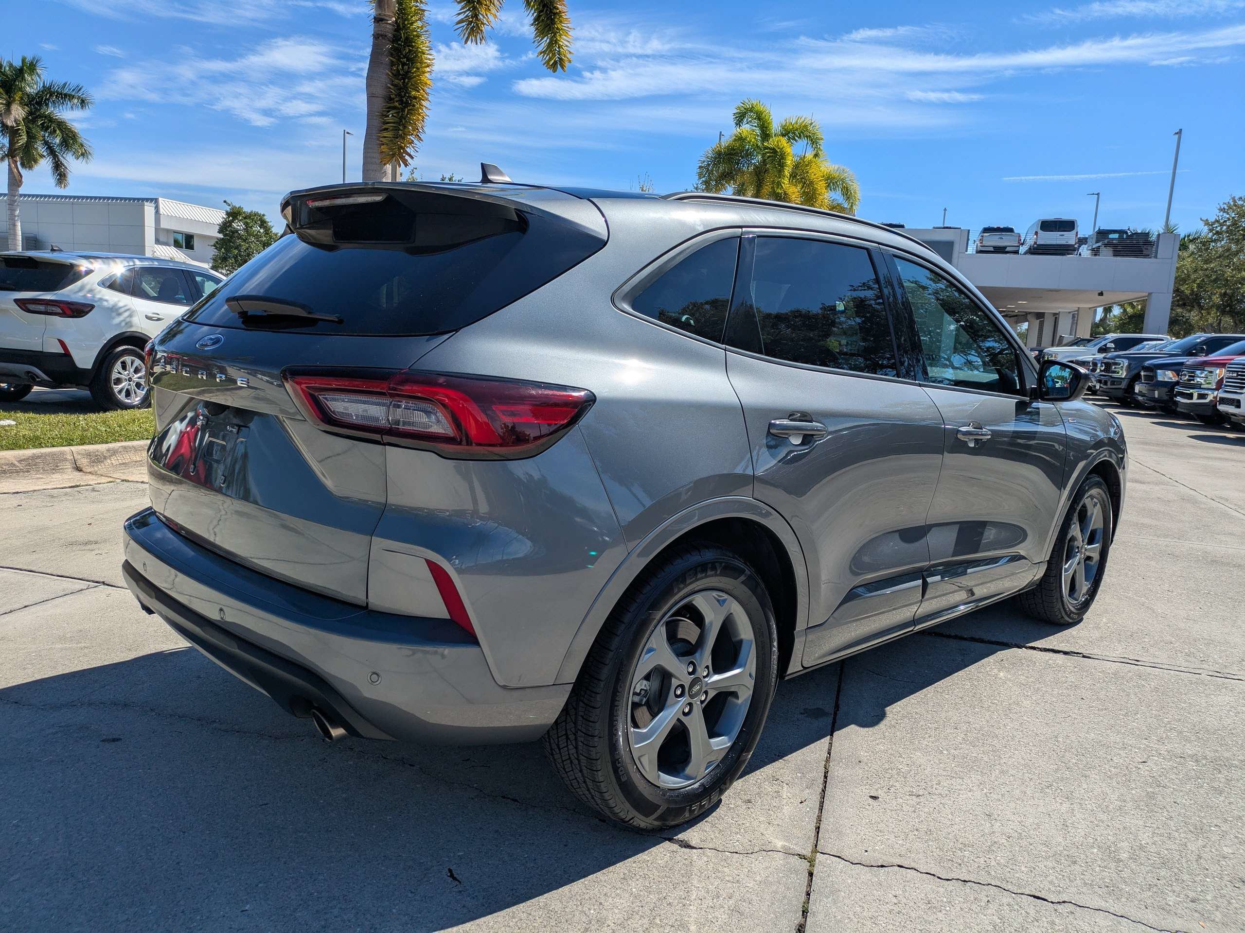 Used 2023 Ford Escape ST-Line w/ Tech Pack #1 FWD image 4