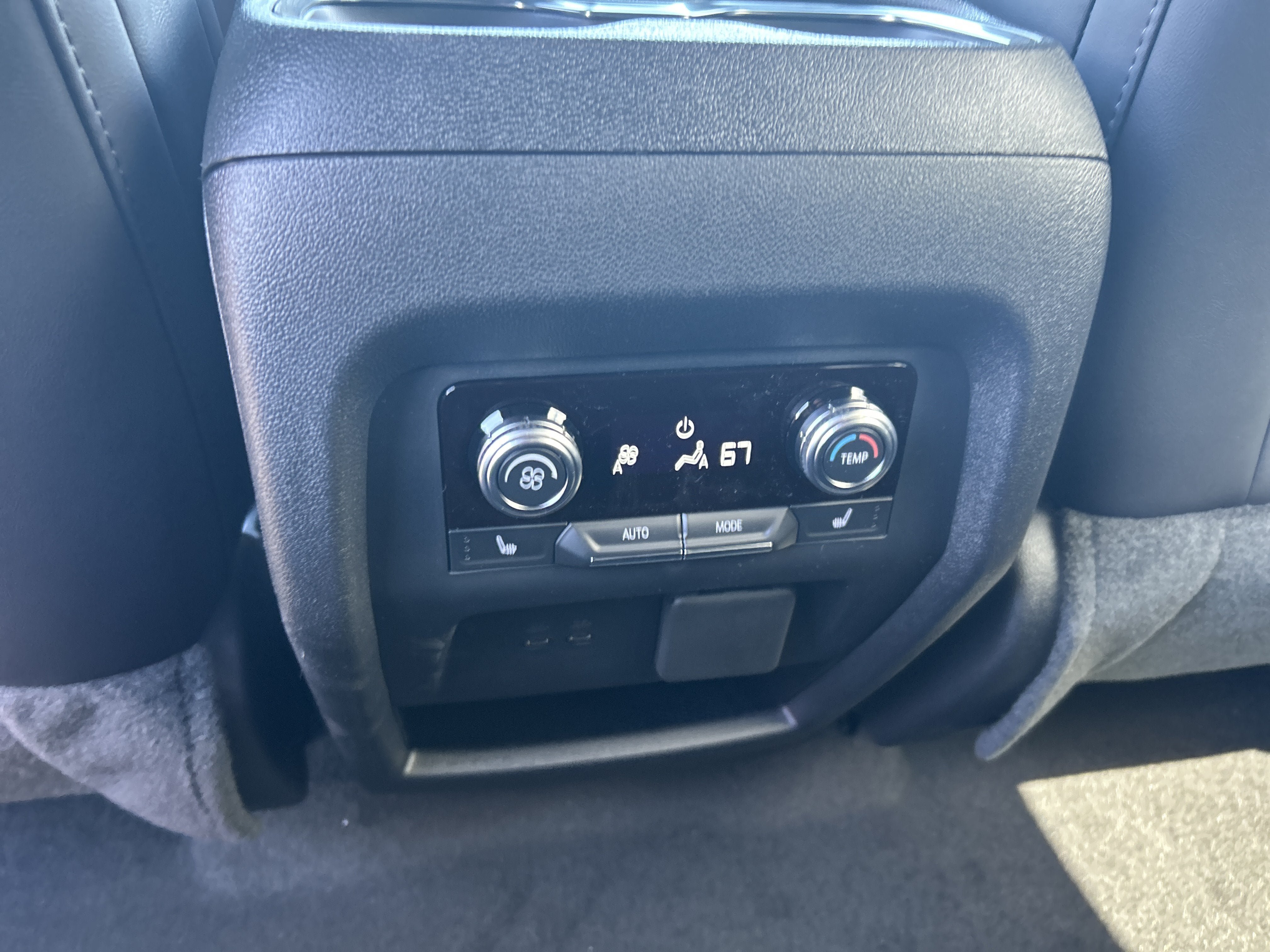New 2026 GMC Acadia AT4 w/ Luxury Package AWD/4WD image 31