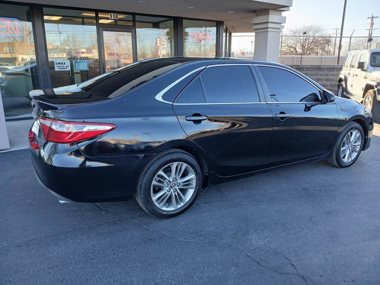 Used 2015 Toyota Camry SE FWD image 5
