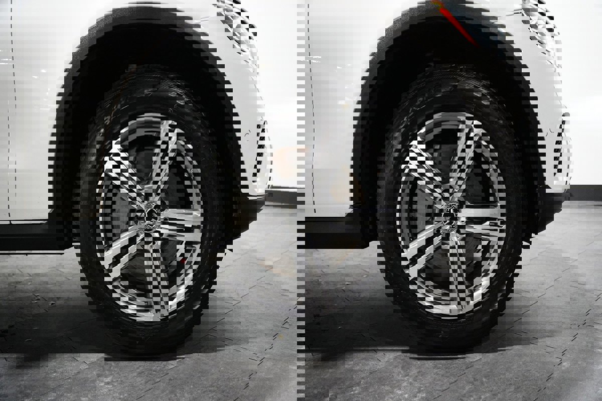 Used 2021 Mercedes-Benz GLC 300 4MATIC image 5