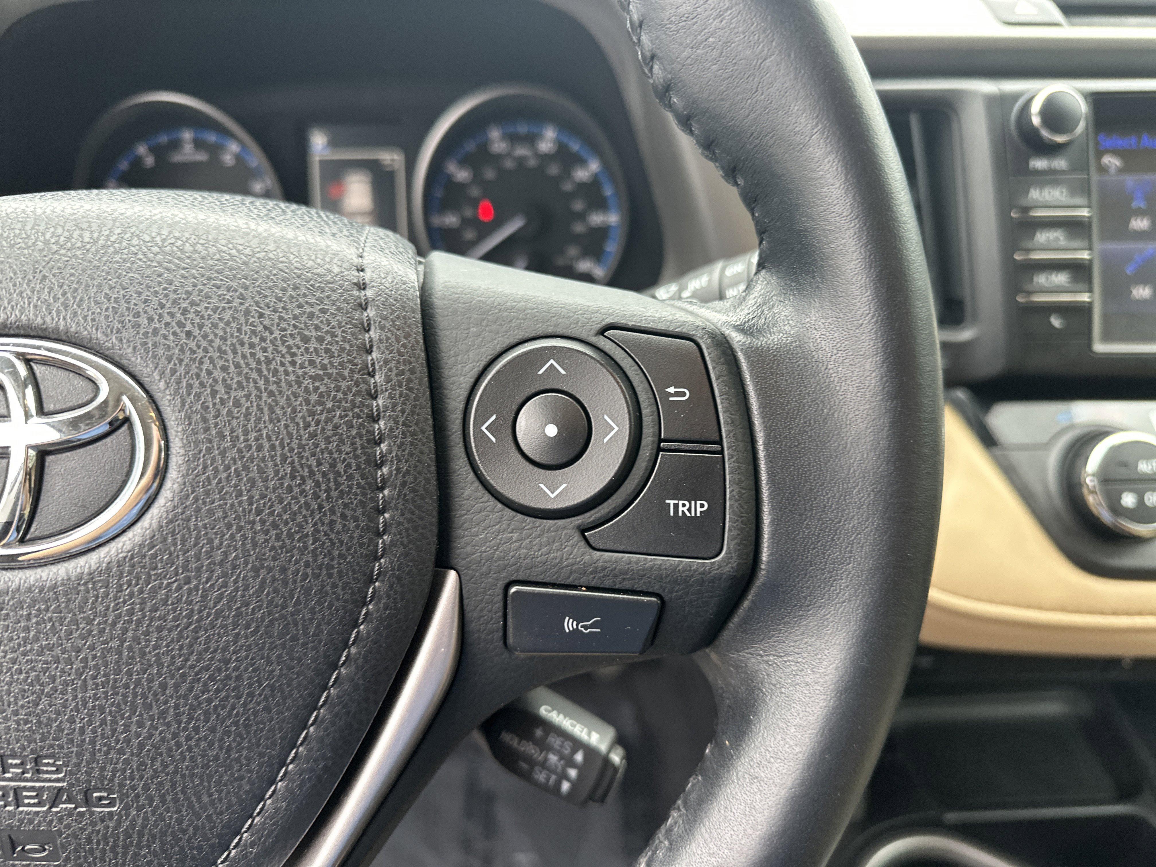 Used 2018 Toyota RAV4 XLE image 20